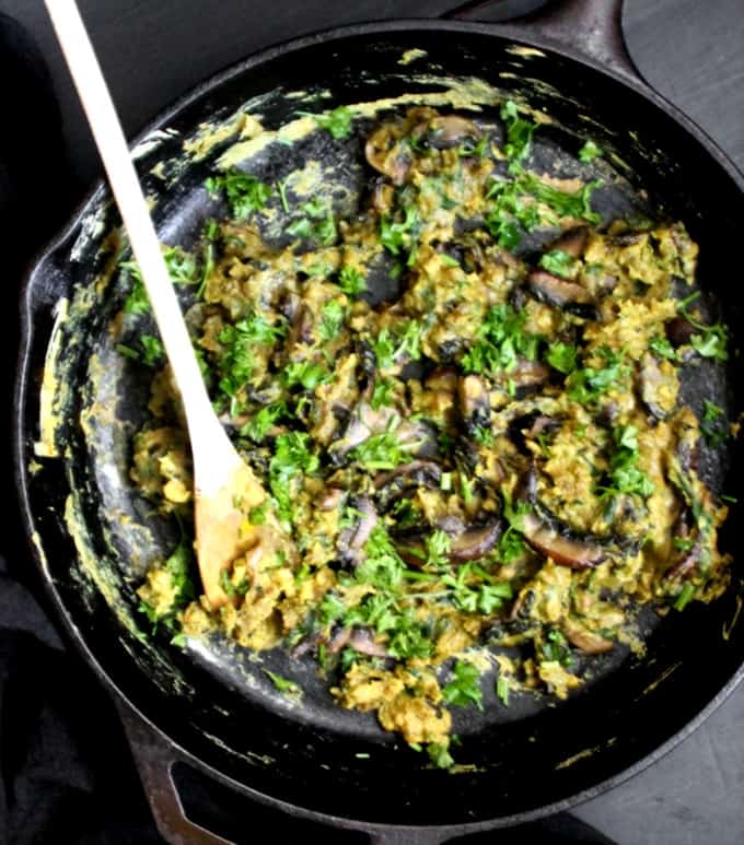 Vegan Scrambled Eggs with Mushrooms and Spinach