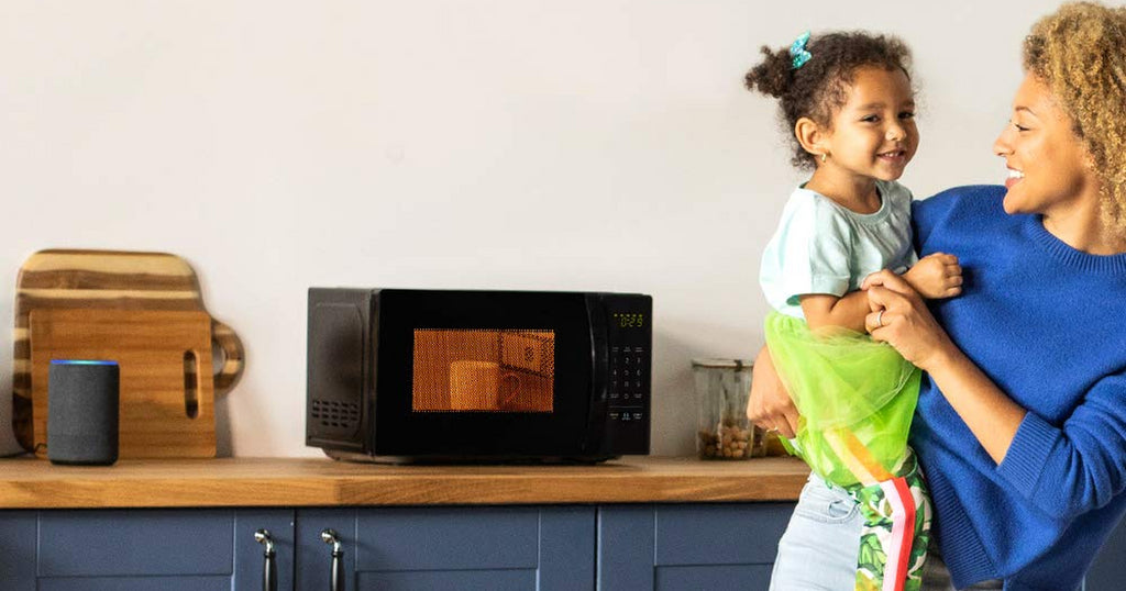 AmazonBasics microwave is $50 off *and* comes with a free Echo Dot