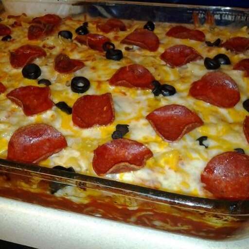 Pepperoni Pizza Casserole: Gimme all the carbs!