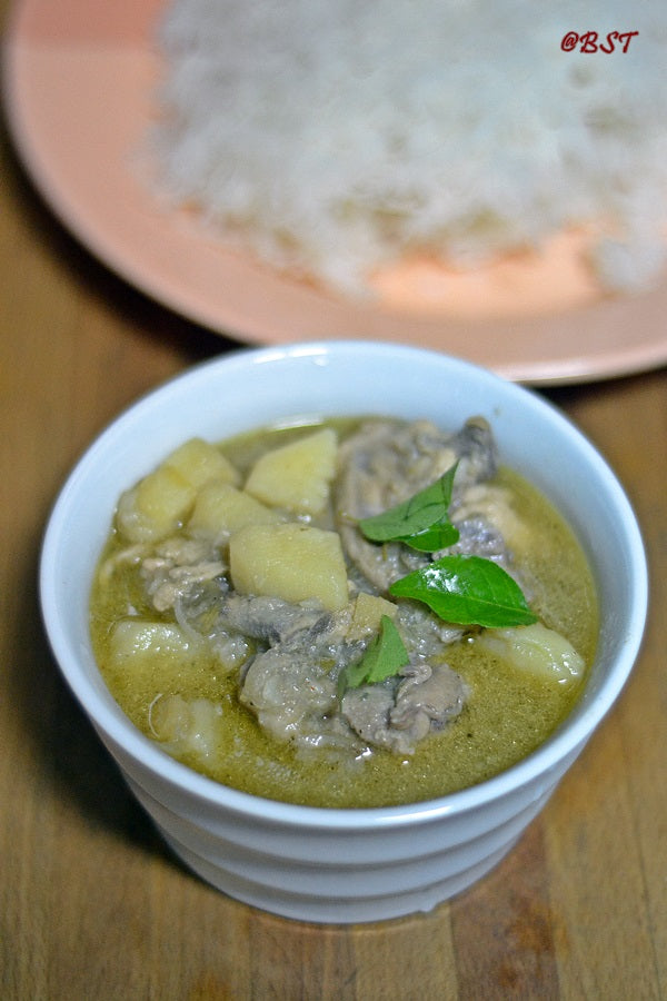 Kozhi Ishtu ~ Kerala Chicken Stew